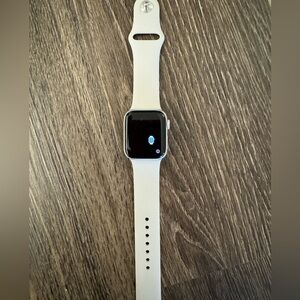 Apple Watch Series 4, 40mm w/charging cable and 2 different color bands M/L.